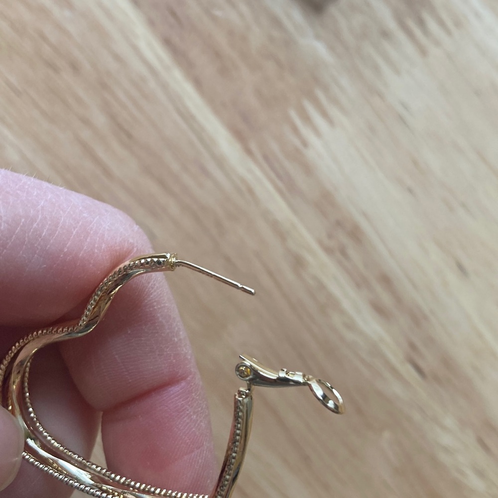 Pretty Bird Gold Heart Hoop Earrings - Picture 7 of 11